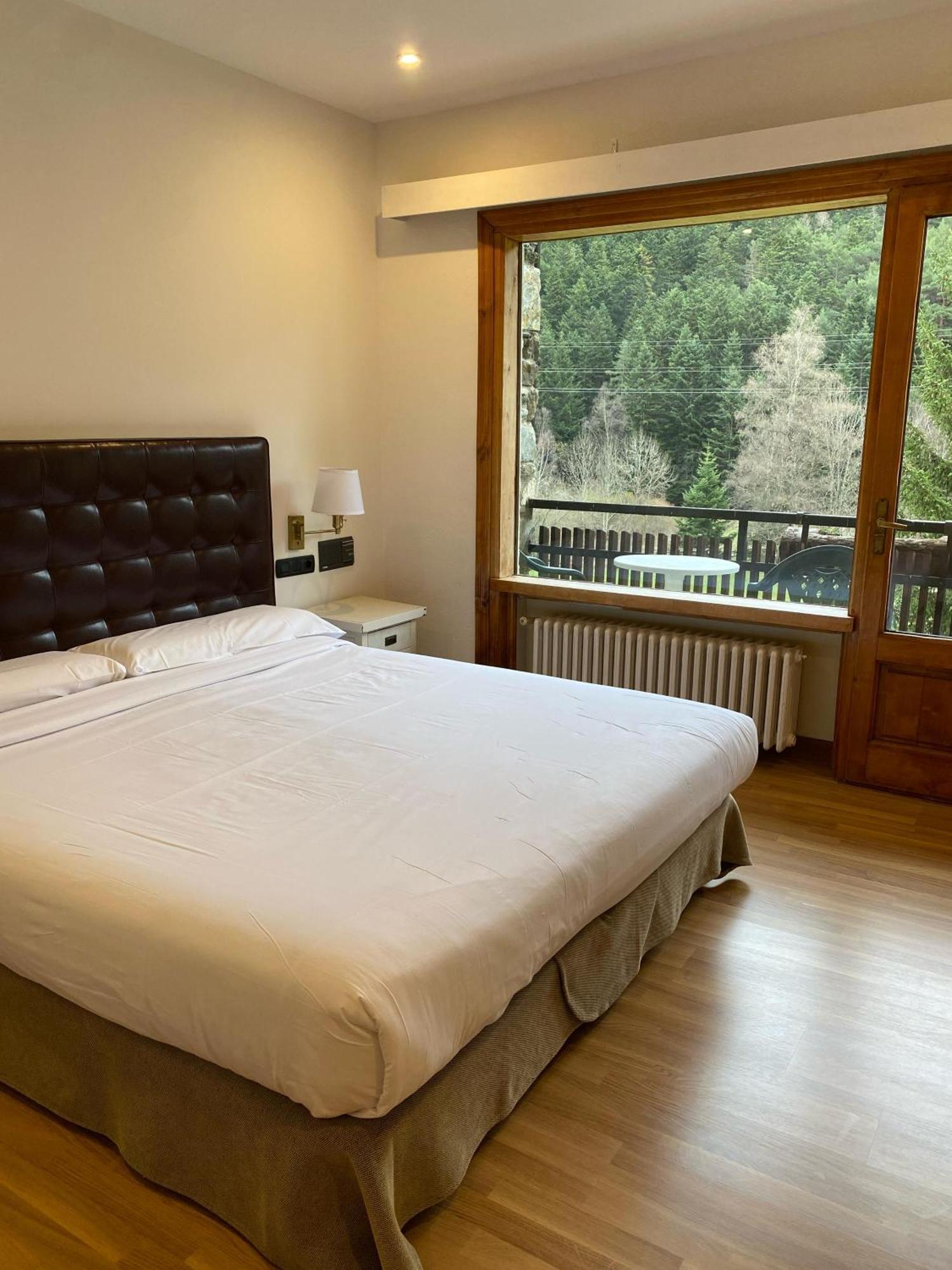Hotel Els Avets Sorpe Exterior photo